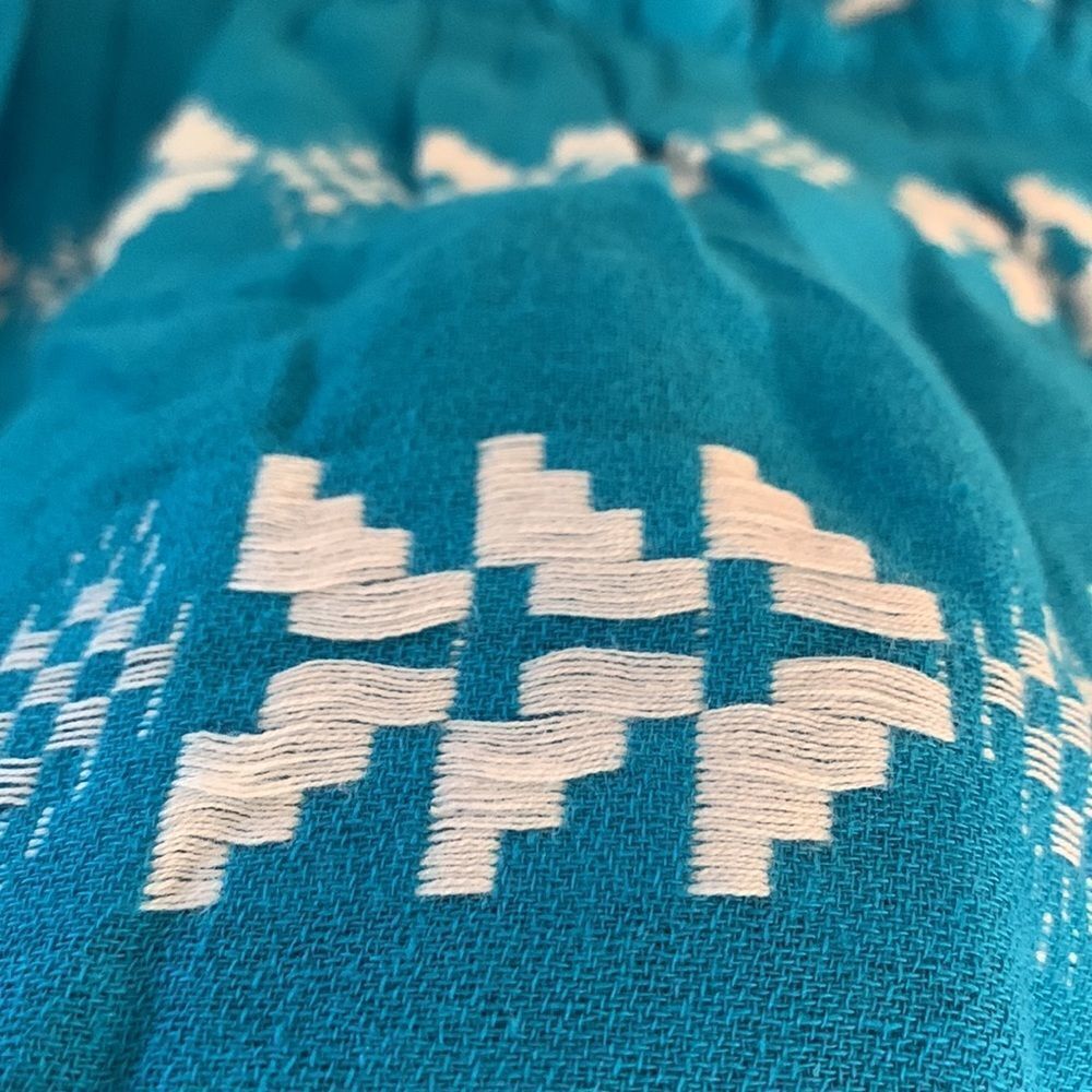 Elan blue with white arrow tribal design skirt with ruffle sz med - Picture 14 of 14